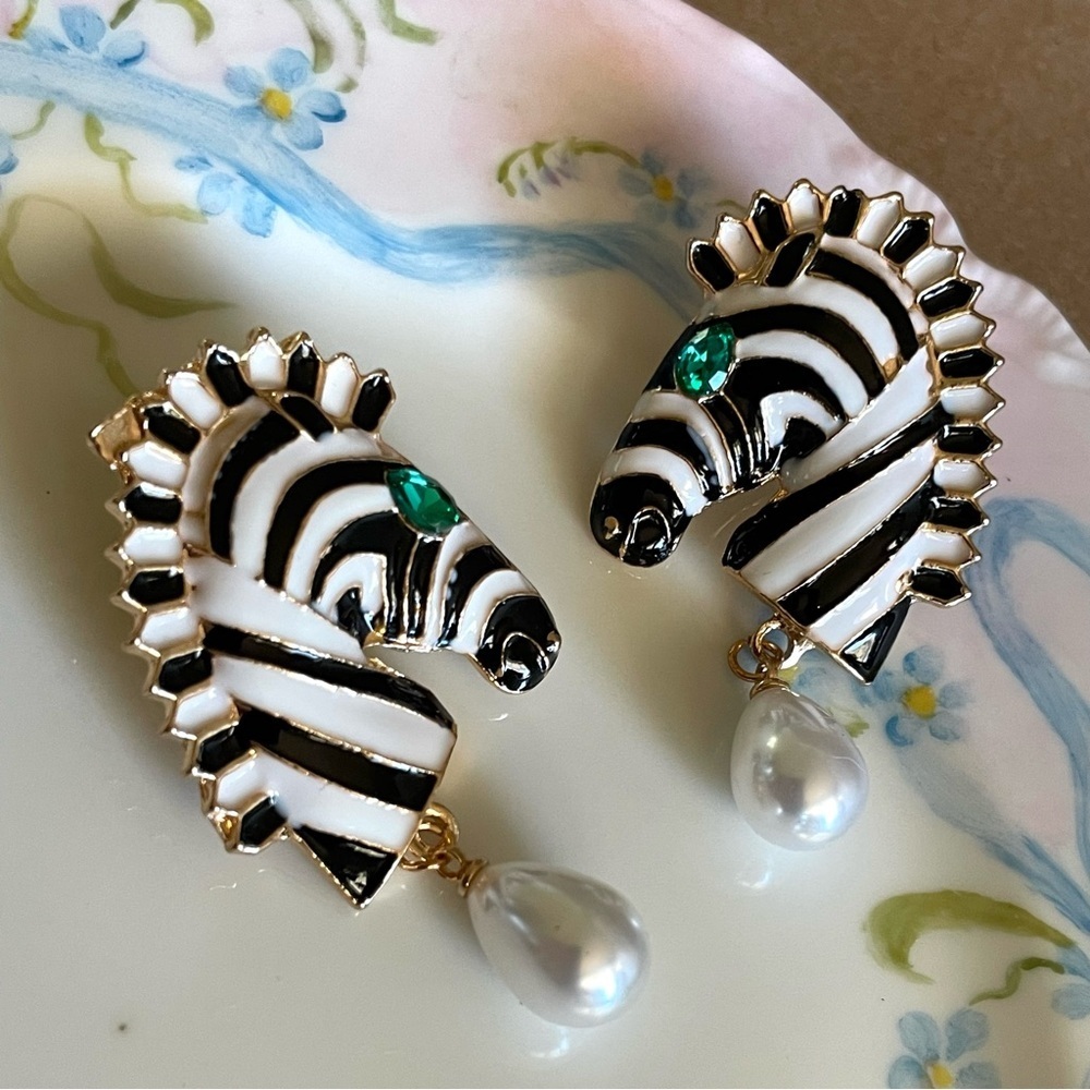 ✨Betsey Johnson Imperial Zebra Earrings - Picture 2 of 7